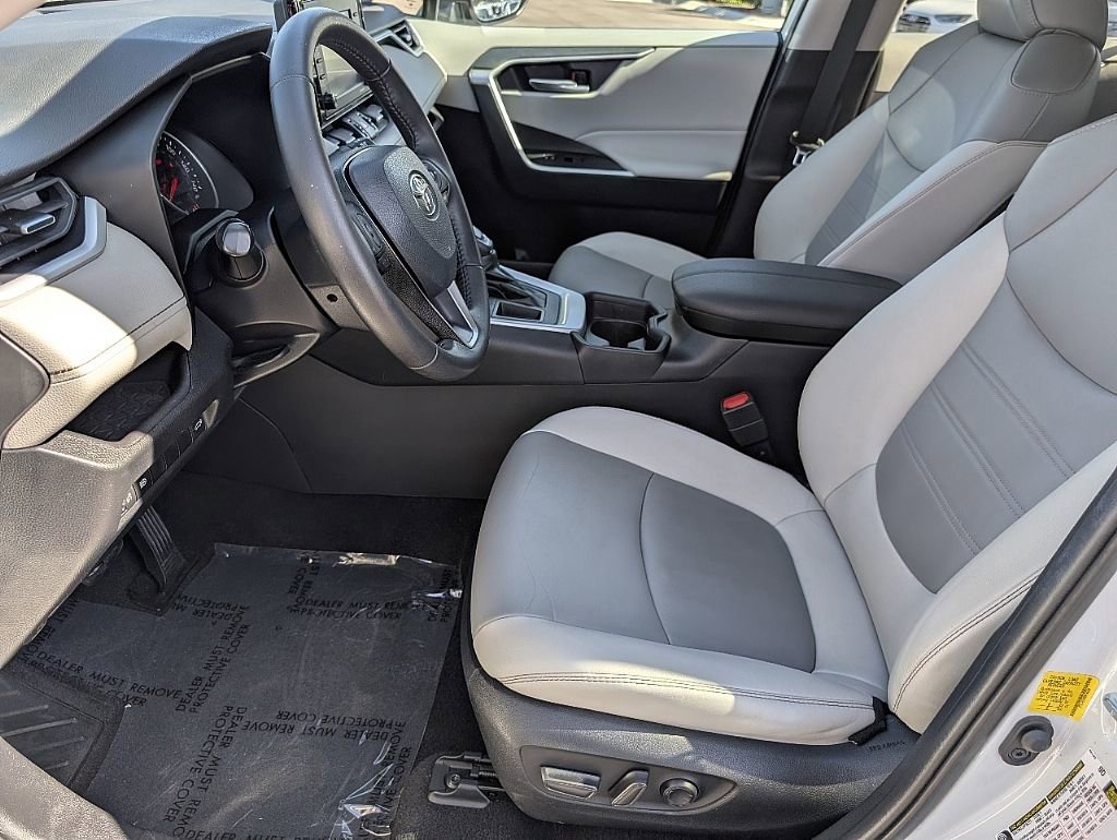 Used 2021 Toyota RAV4 XLE Premium w/ Carpet Mat Package (TMS) image 26