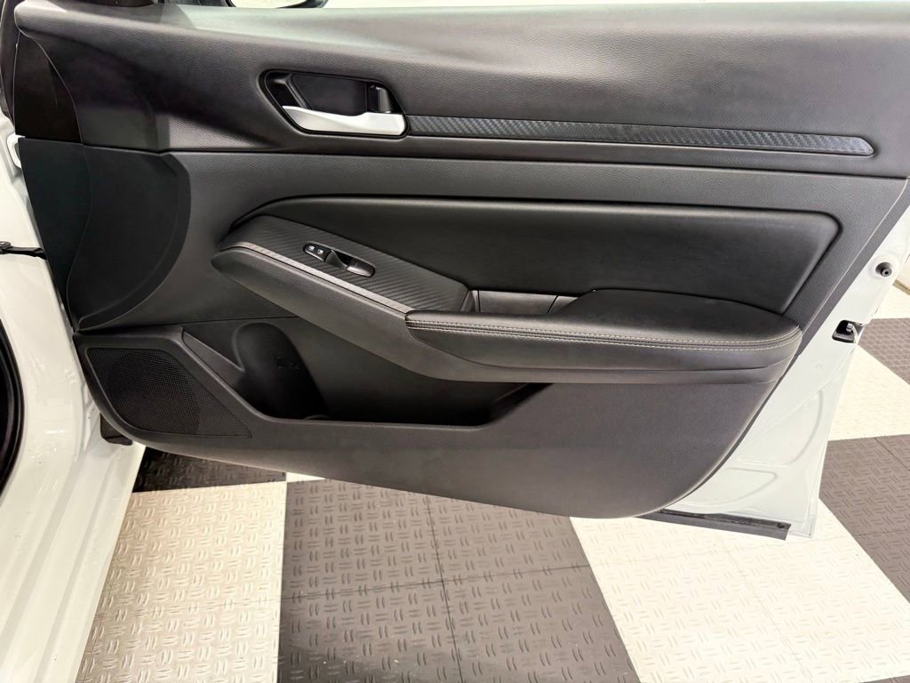 Used 2025 Nissan Altima 2.5 SV FWD image 21