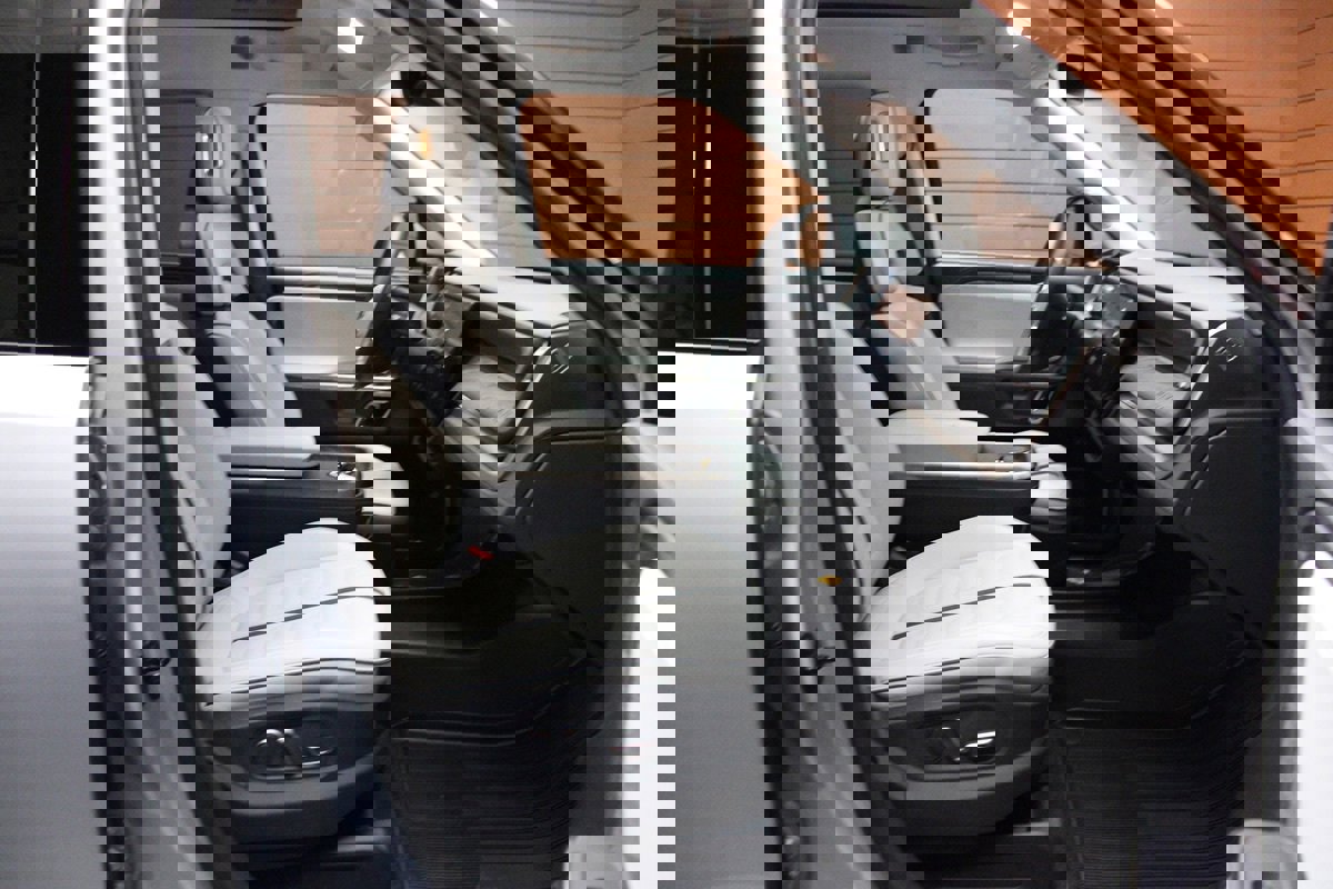 Used 2023 Rivian R1T Adventure image 24