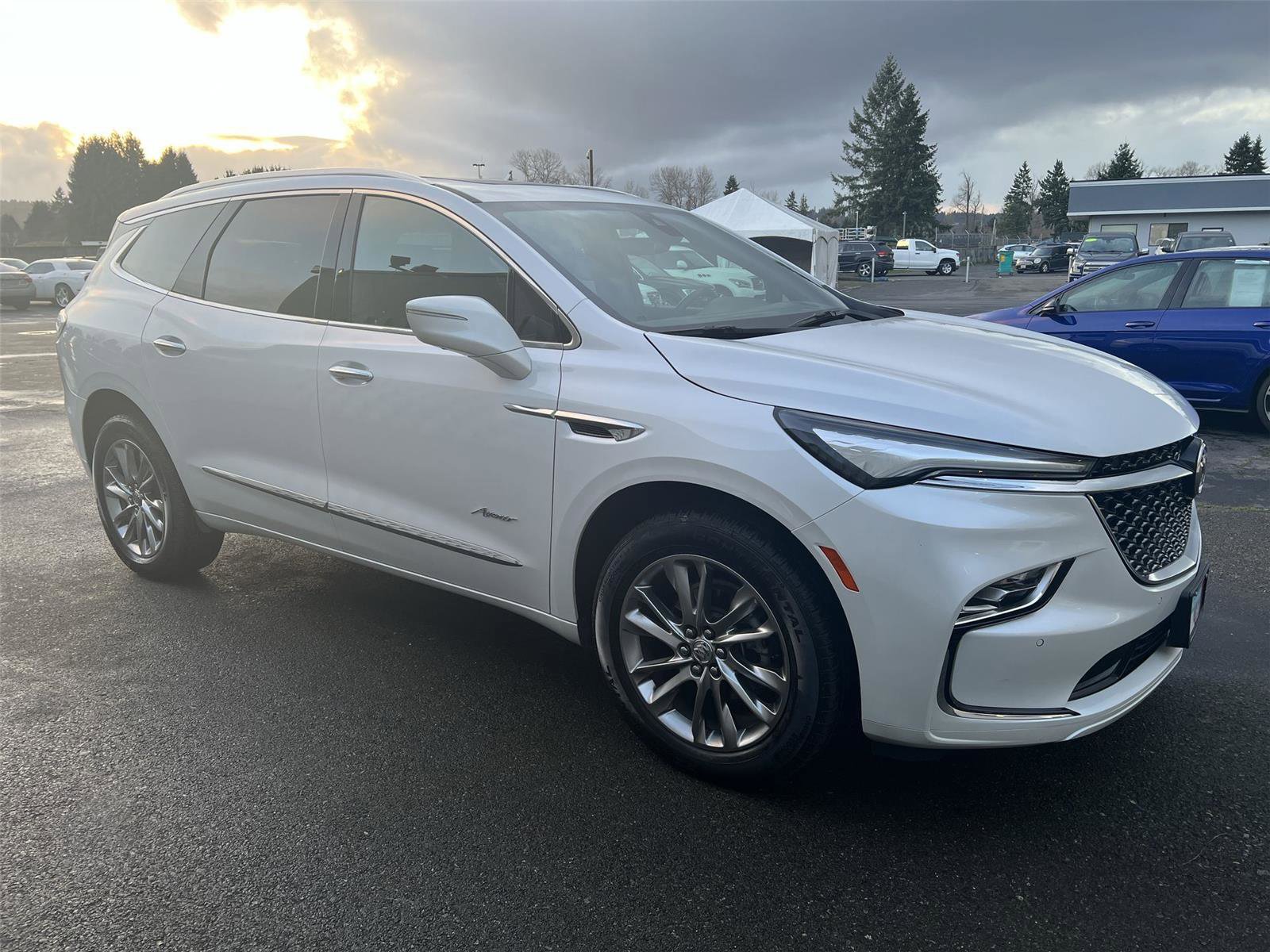 Used 2024 Buick Enclave Avenir image 7