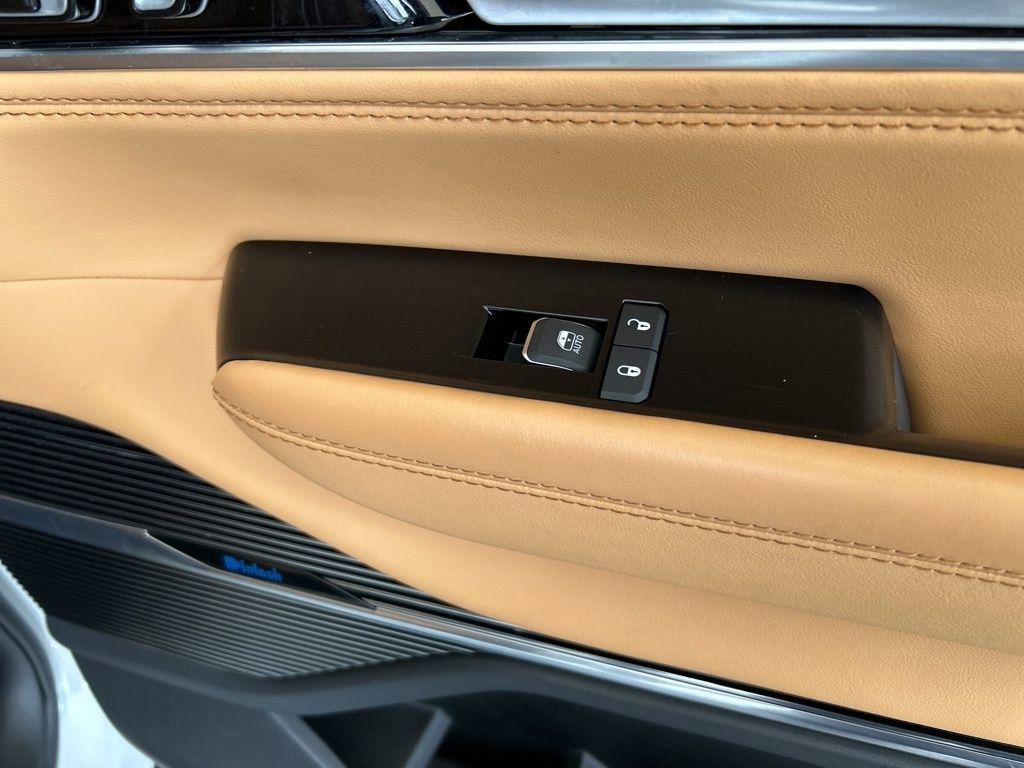 Used 2025 Jeep Grand Wagoneer L Series III w/ Rear Seat Video Group 1 image 33