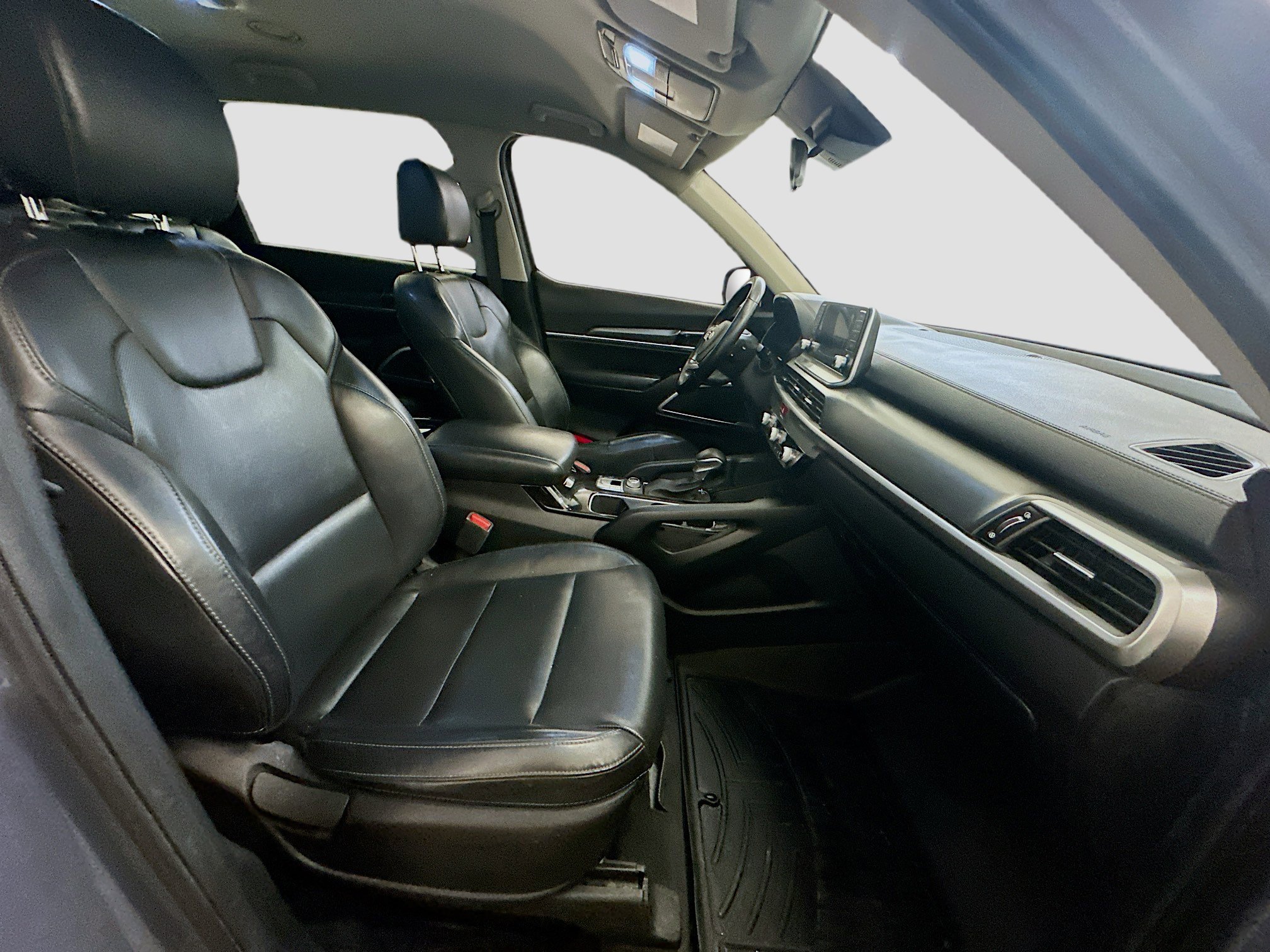 Used 2020 Kia Telluride LX image 32