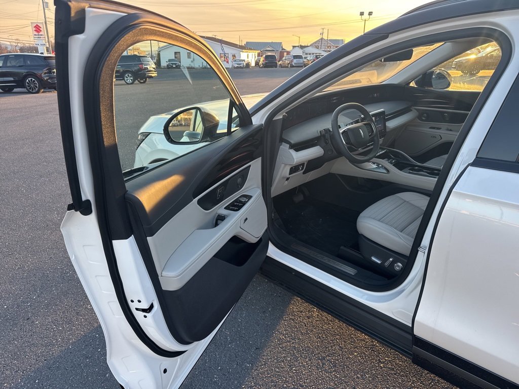 New 2026 Lincoln Nautilus Reserve w/ Jet Appearance Package image 14