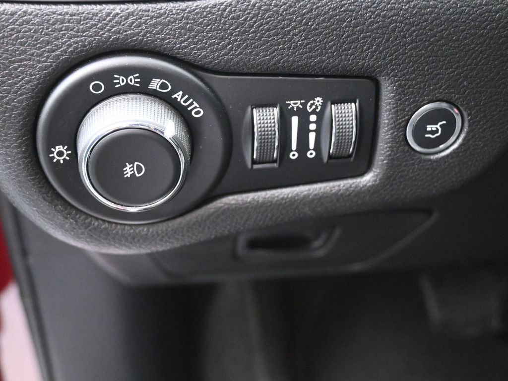 Used 2019 Jeep Cherokee Limited w/ Luxury Group AWD/4WD image 20