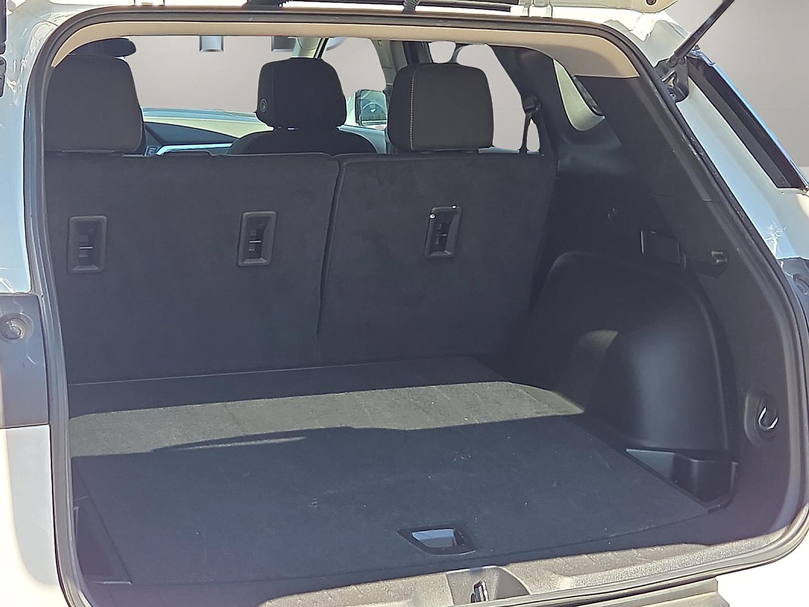 Used 2025 Chevrolet Blazer LT FWD image 8