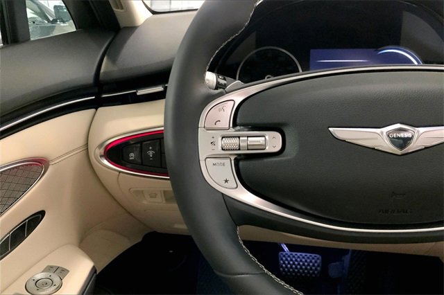 Used 2023 Genesis GV70 2.5T w/ Advanced Package image 17