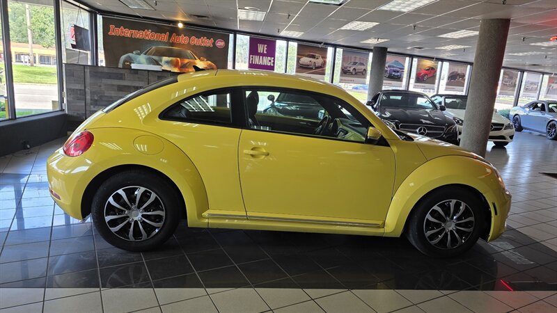 Used 2012 Volkswagen Beetle 2.5 FWD image 5