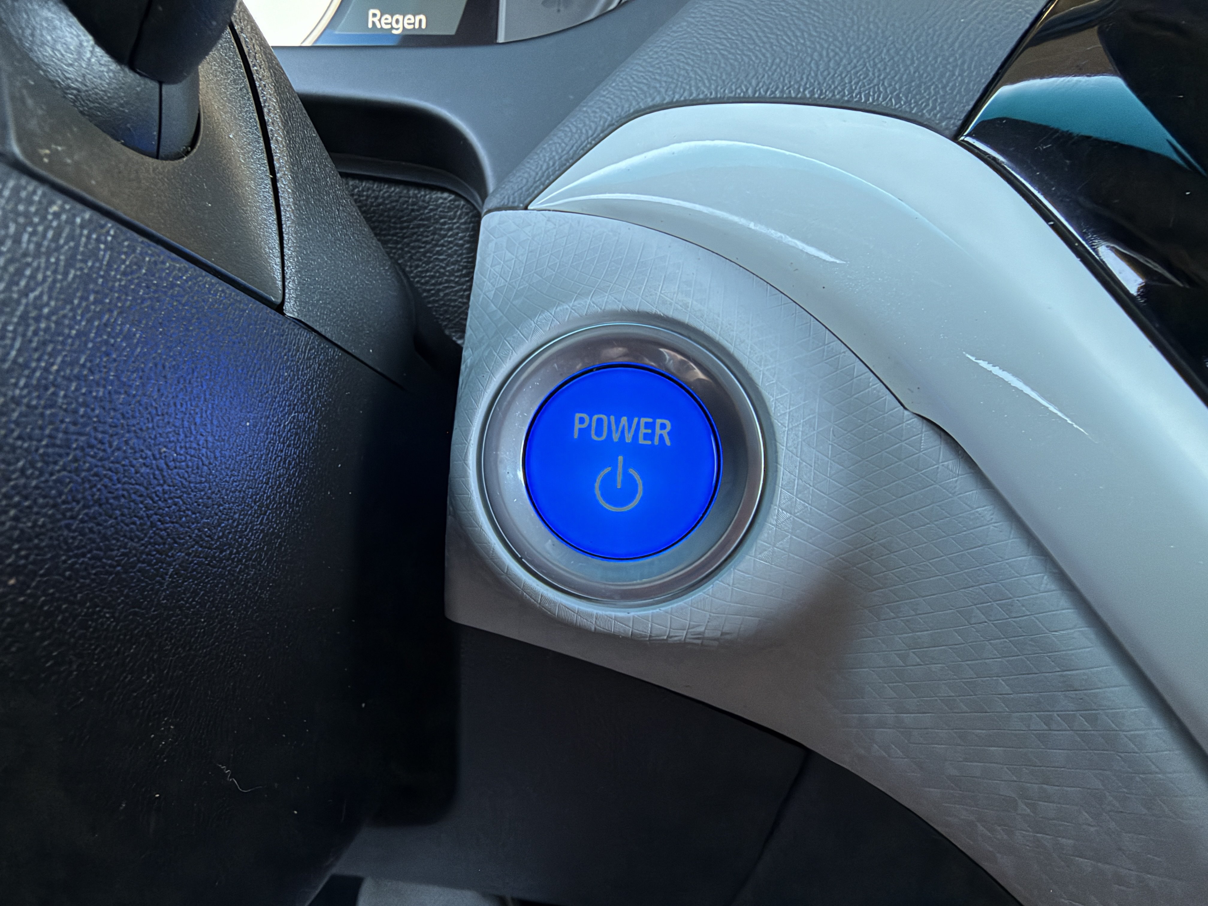 Used 2020 Chevrolet Bolt Premier w/ Infotainment Package FWD image 18