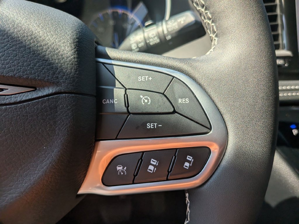 New 2027 Chrysler Pacifica Select FWD image 18