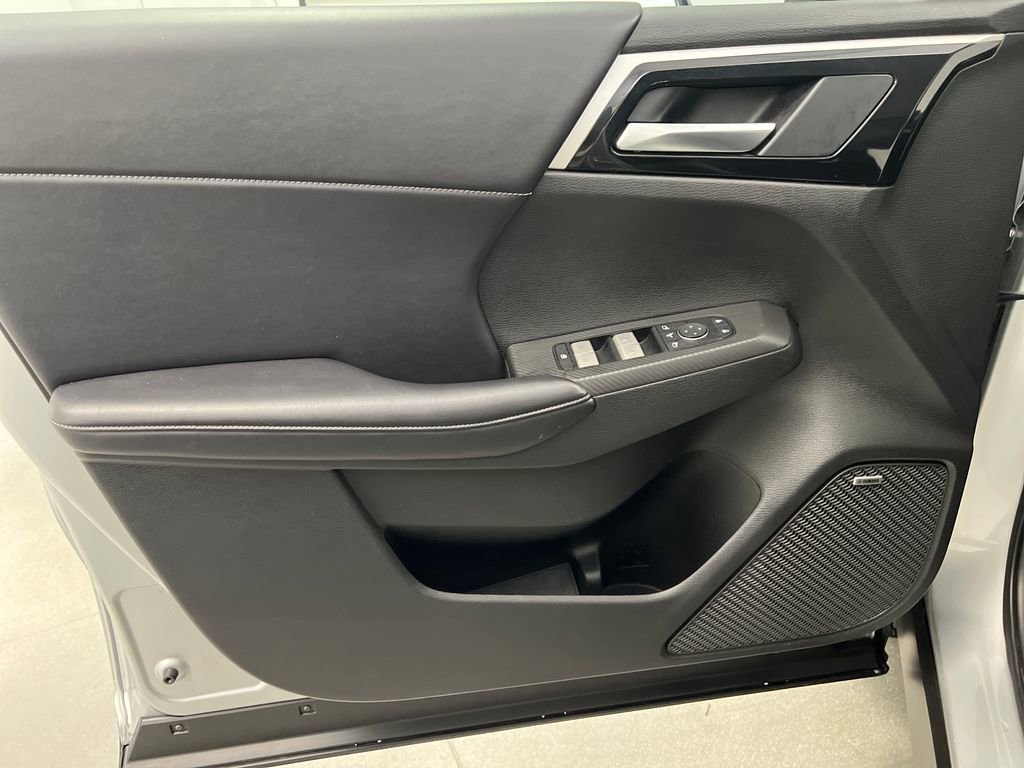 Used 2025 Mitsubishi Outlander SE AWD/4WD image 11