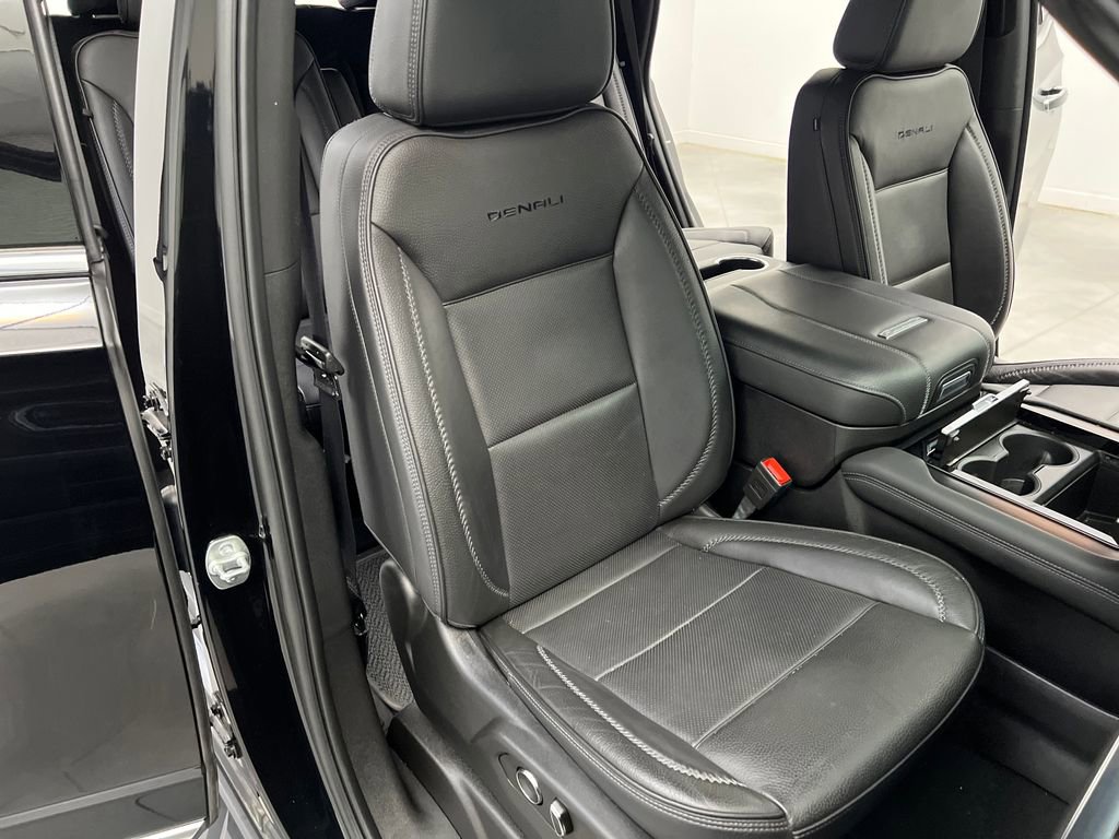 Used 2025 GMC Yukon Denali AWD/4WD image 24