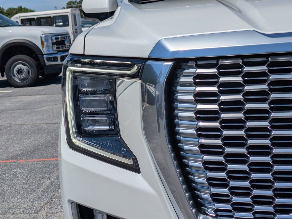 Used 2023 GMC Yukon XL Denali AWD/4WD image 10