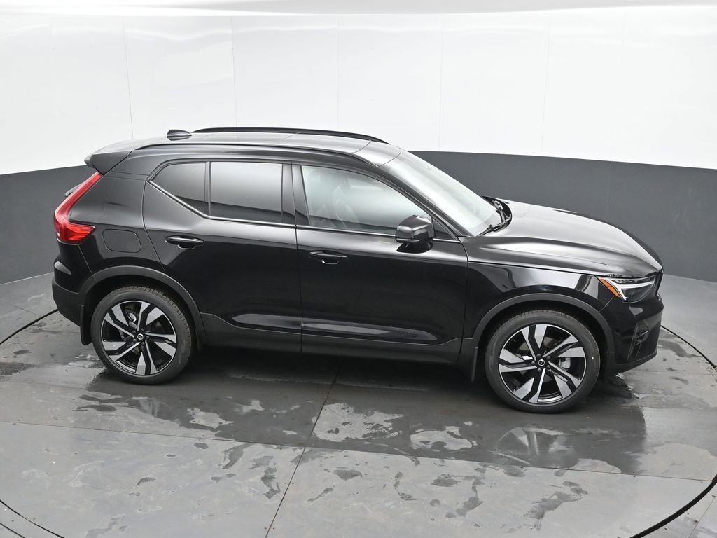 New 2026 Volvo XC40 B5 Plus w/ Protection Package Premier AWD/4WD image 32