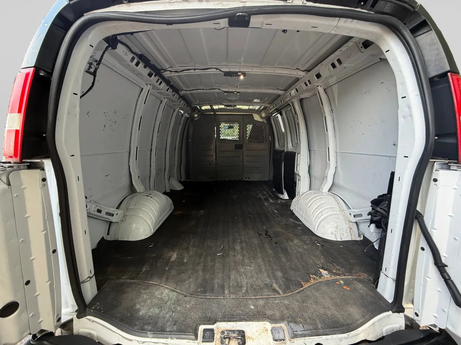 Used 2020 Chevrolet Express 2500 w/ Driver Convenience Package RWD image 28