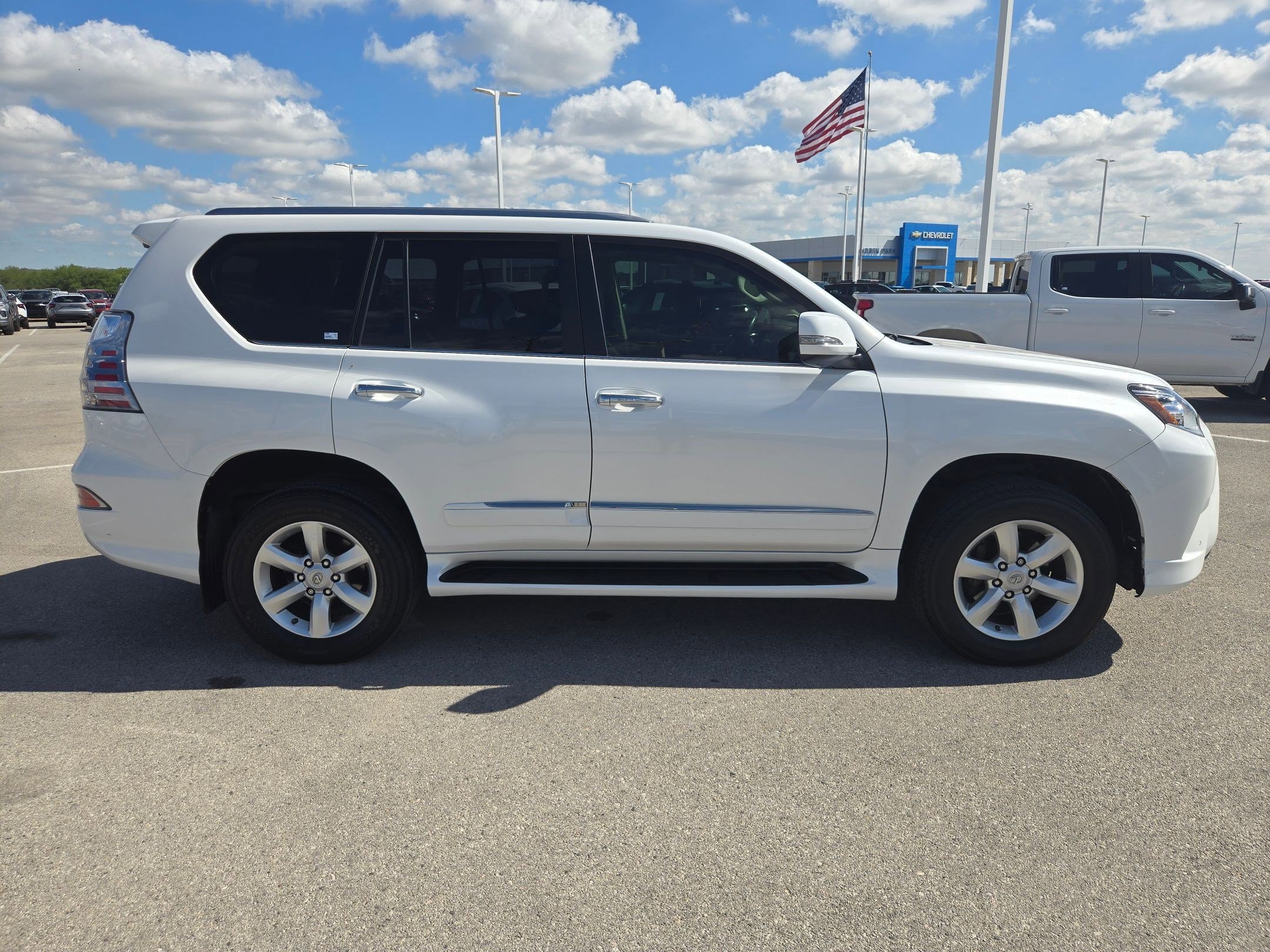 Used 2018 Lexus GX 460 w/ Navigation Package image 2