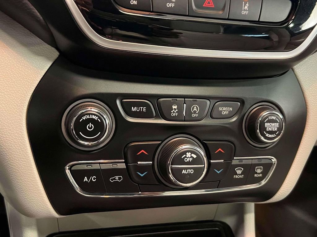 Used 2022 Jeep Cherokee Limited w/ Elite Package image 32