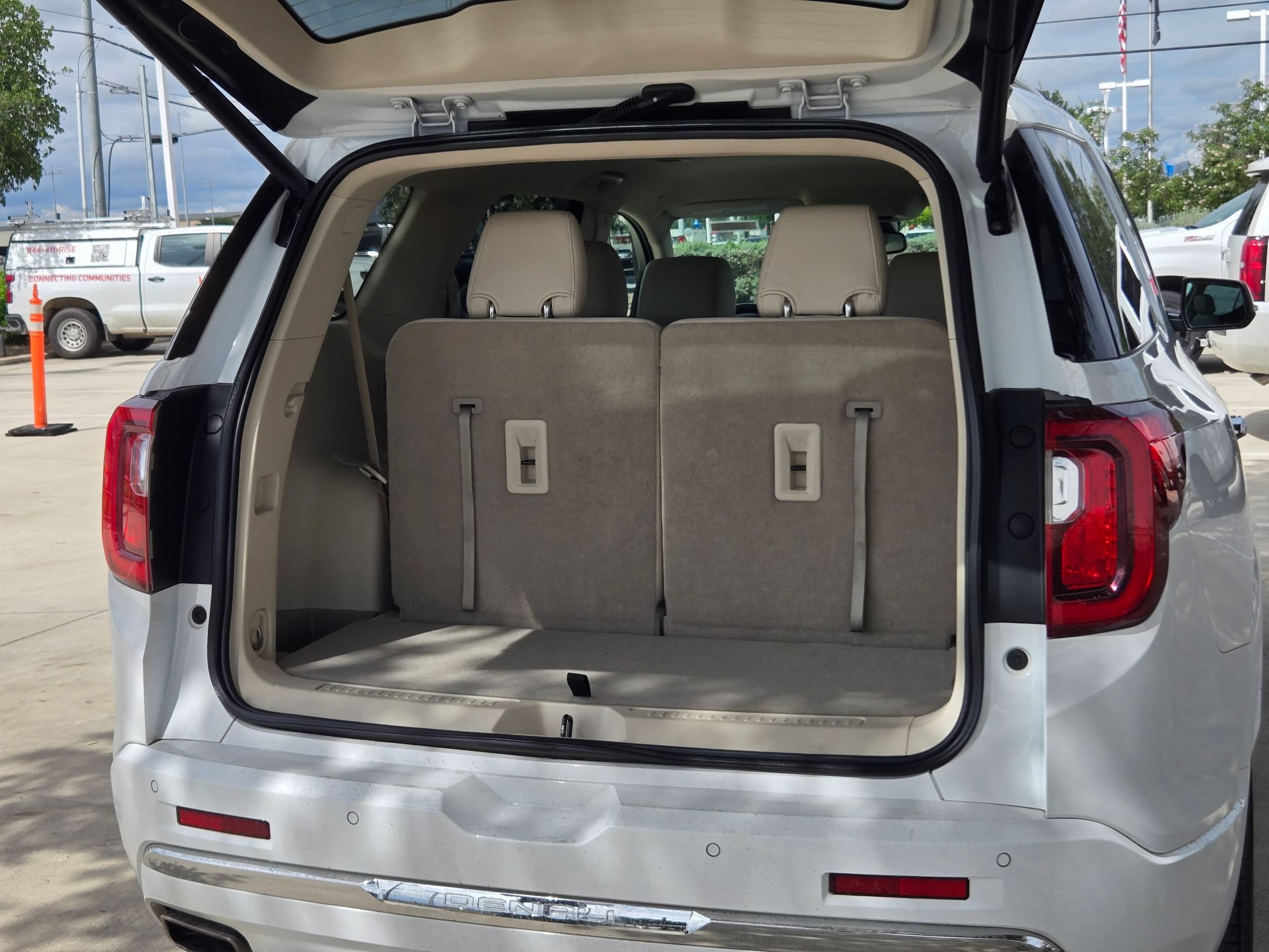 Certified 2020 GMC Acadia Denali w/ Trailering Package AWD/4WD image 26