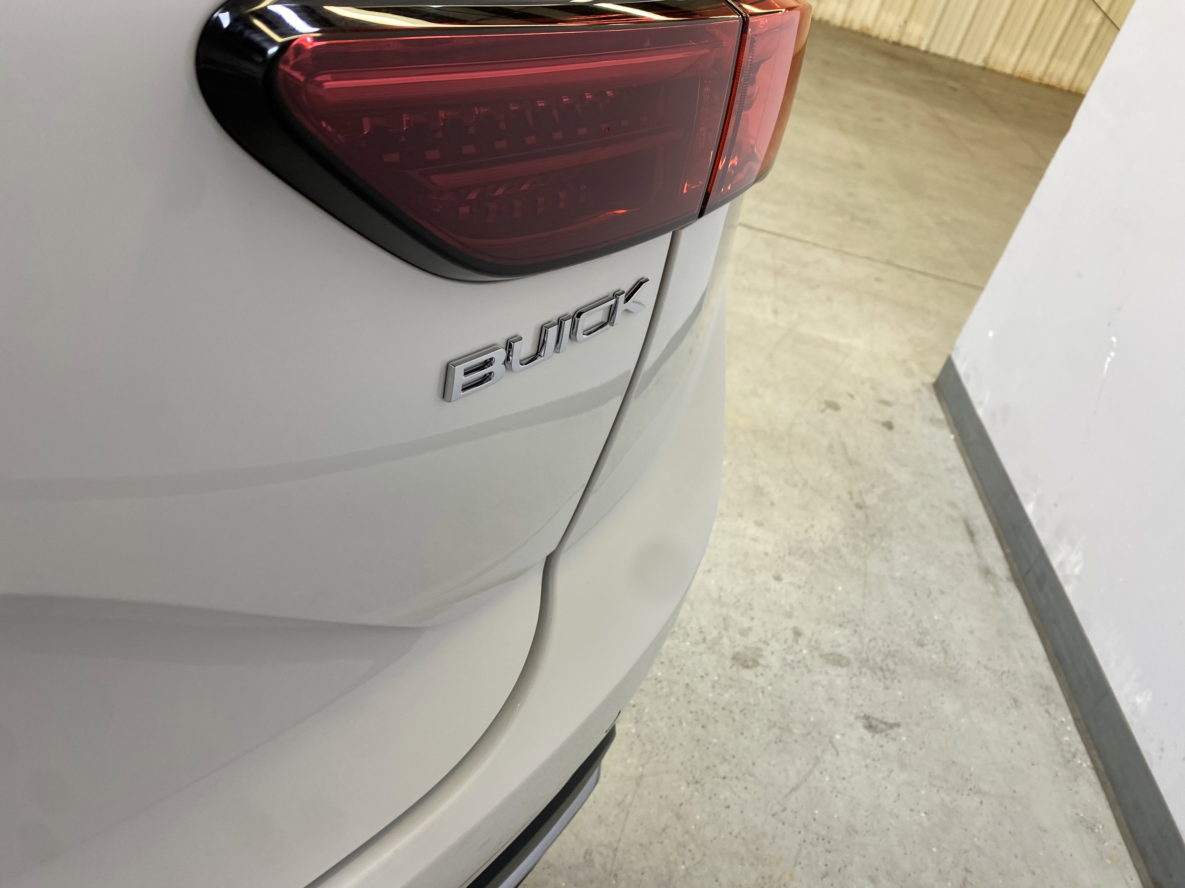 Used 2025 Buick Envision Preferred image 18