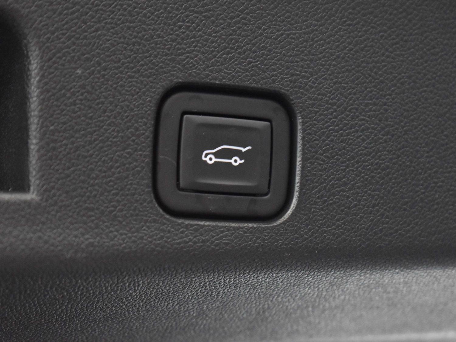 Used 2024 Chevrolet Traverse RS w/ LPO, Floor Liner Package AWD/4WD image 11