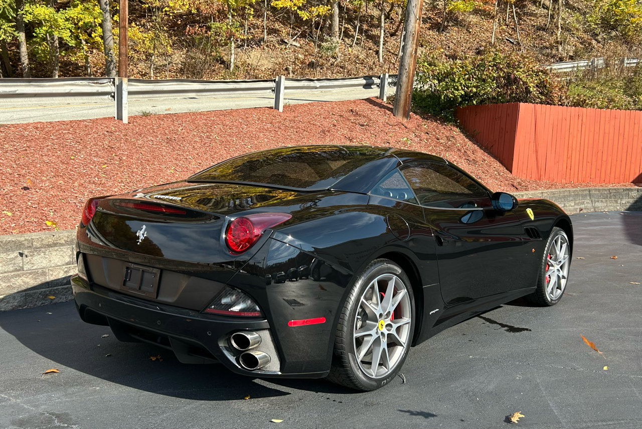 Used 2012 Ferrari California image 5
