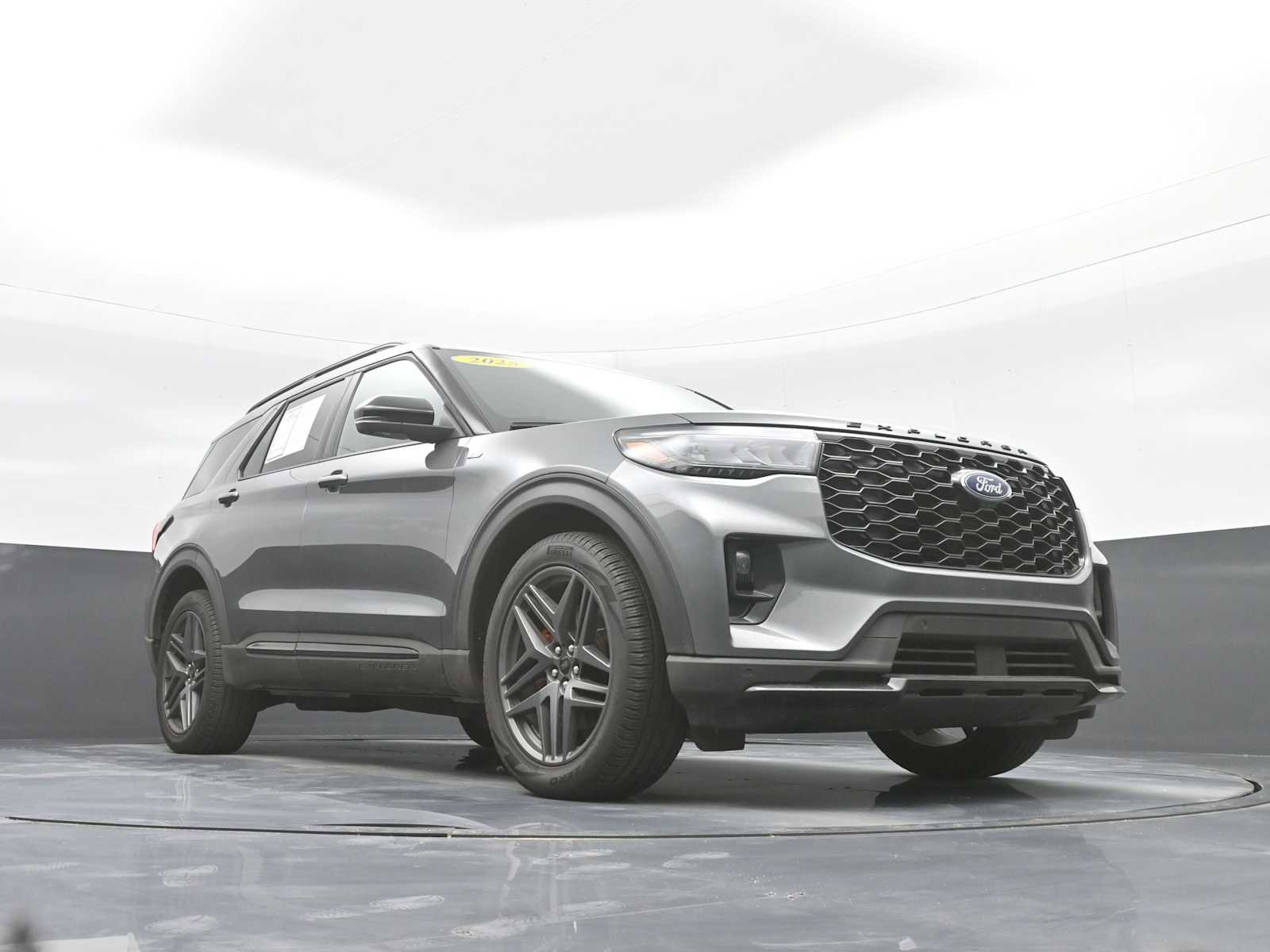 Used 2025 Ford Explorer ST-Line w/ ST-Line Street Pack image 29