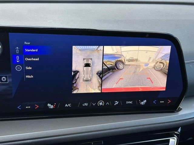 Certified 2025 Chevrolet Traverse LT w/ Driver Confidence Package image 23