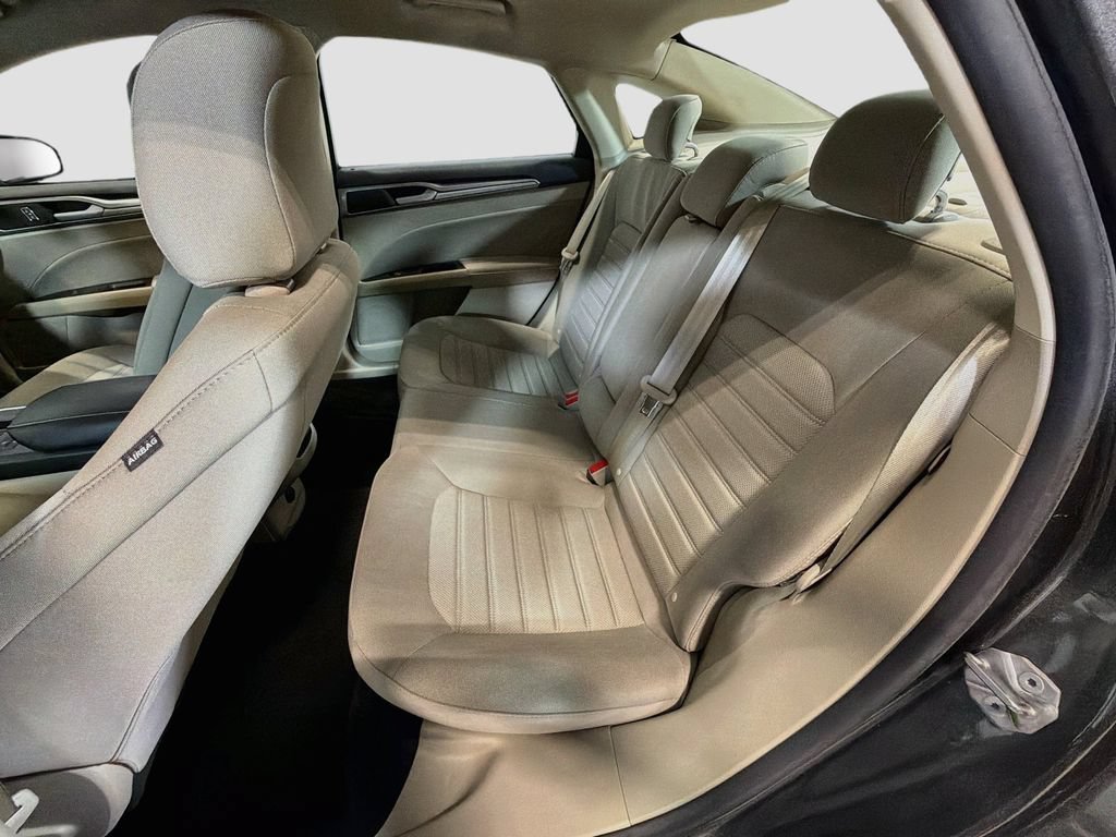 Used 2020 Ford Fusion SE FWD image 23