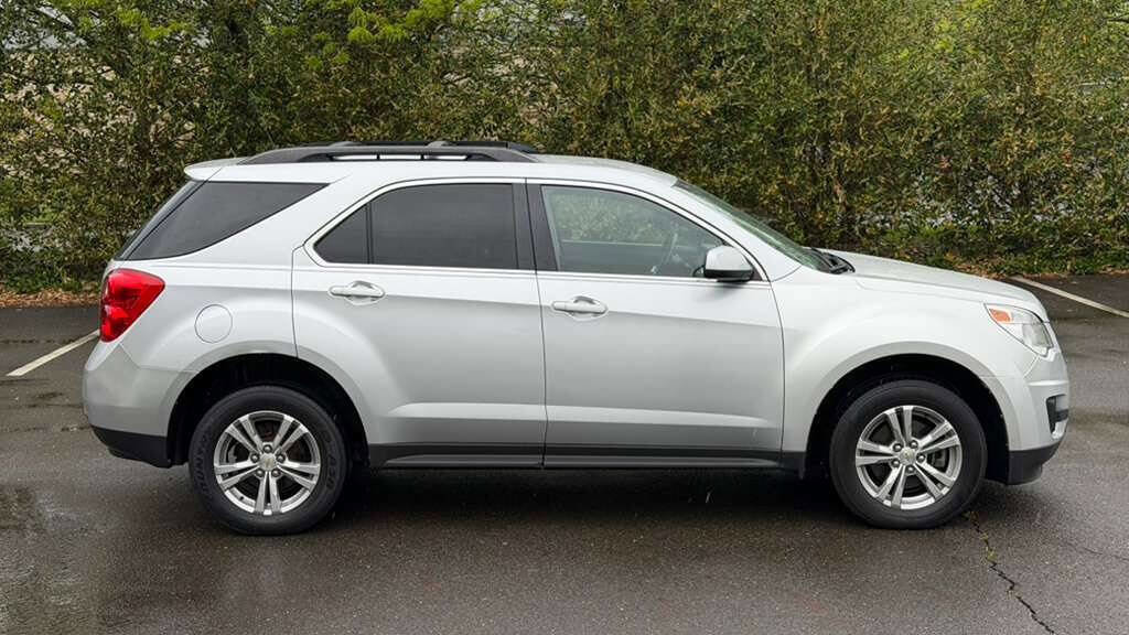 Used 2011 Chevrolet Equinox LT w/ Driver Convenience Package AWD/4WD image 8