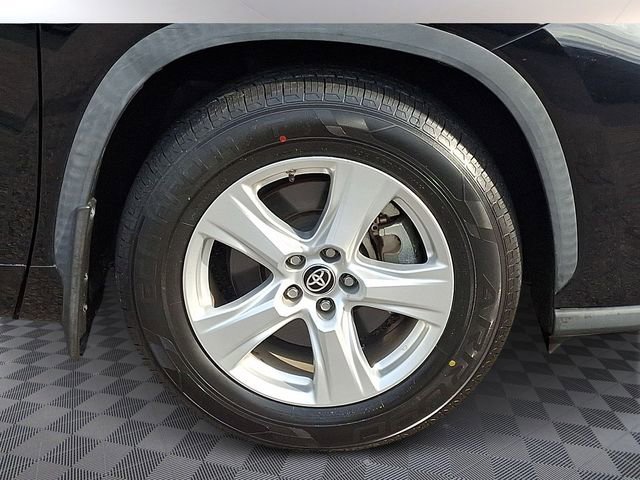Used 2021 Toyota Highlander LE FWD image 8