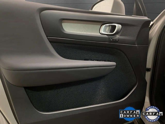 Used 2025 Volvo XC40 B5 Plus image 33