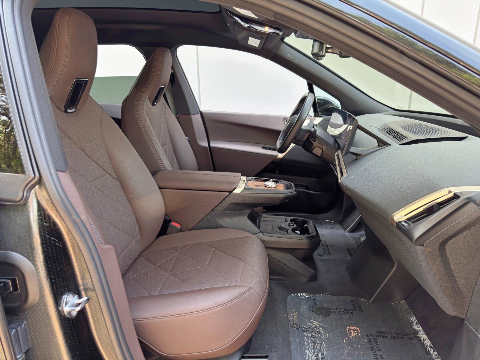 Used 2023 BMW iX xDrive50 w/ Ultimate Package 2 AWD/4WD image 15