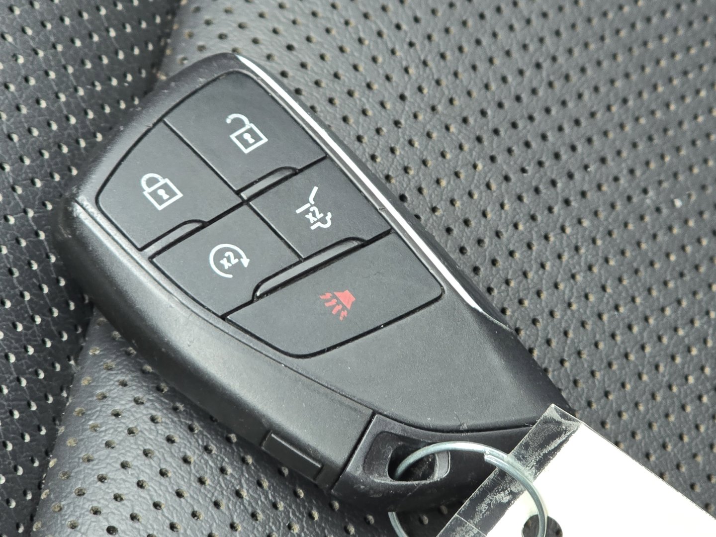 Used 2023 Buick Envision Essence image 37