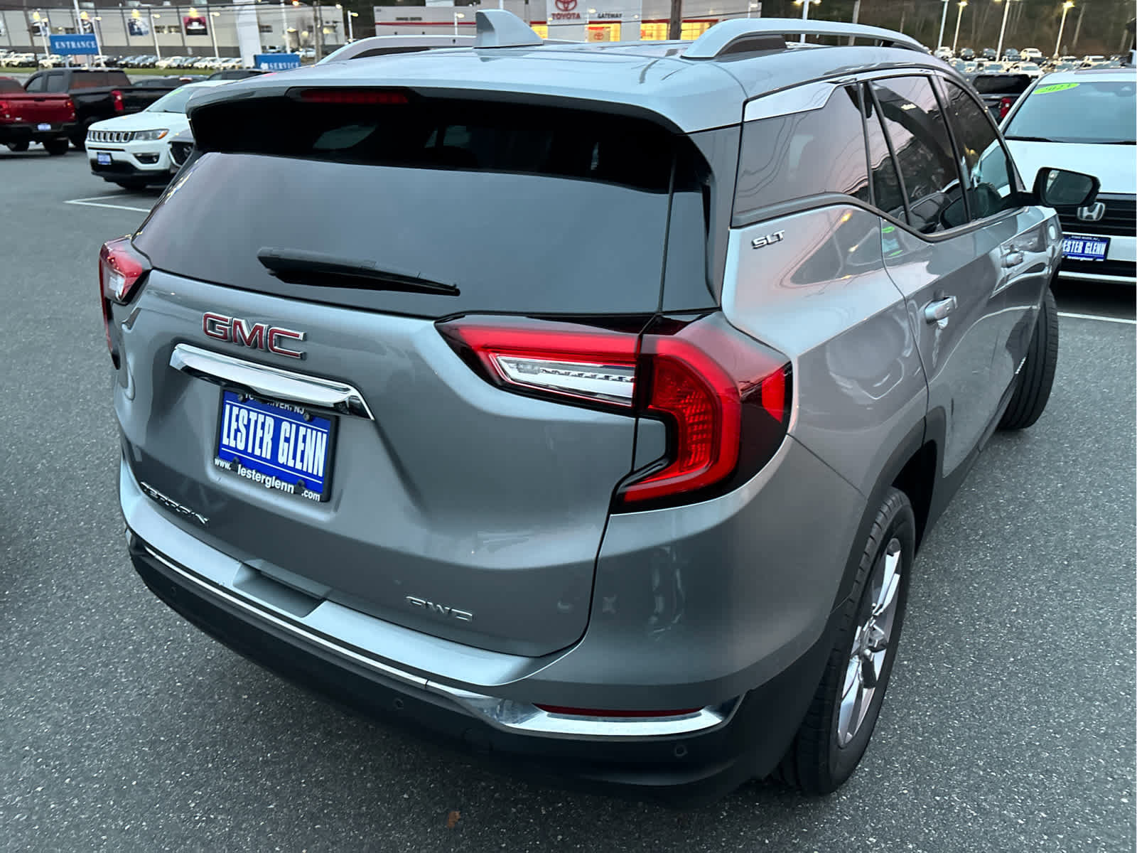 Used 2023 GMC Terrain SLT image 28