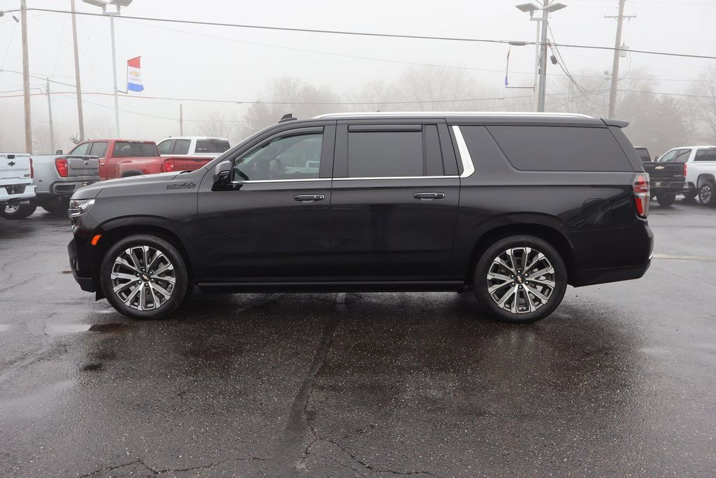 Used 2023 Chevrolet Suburban High Country image 31