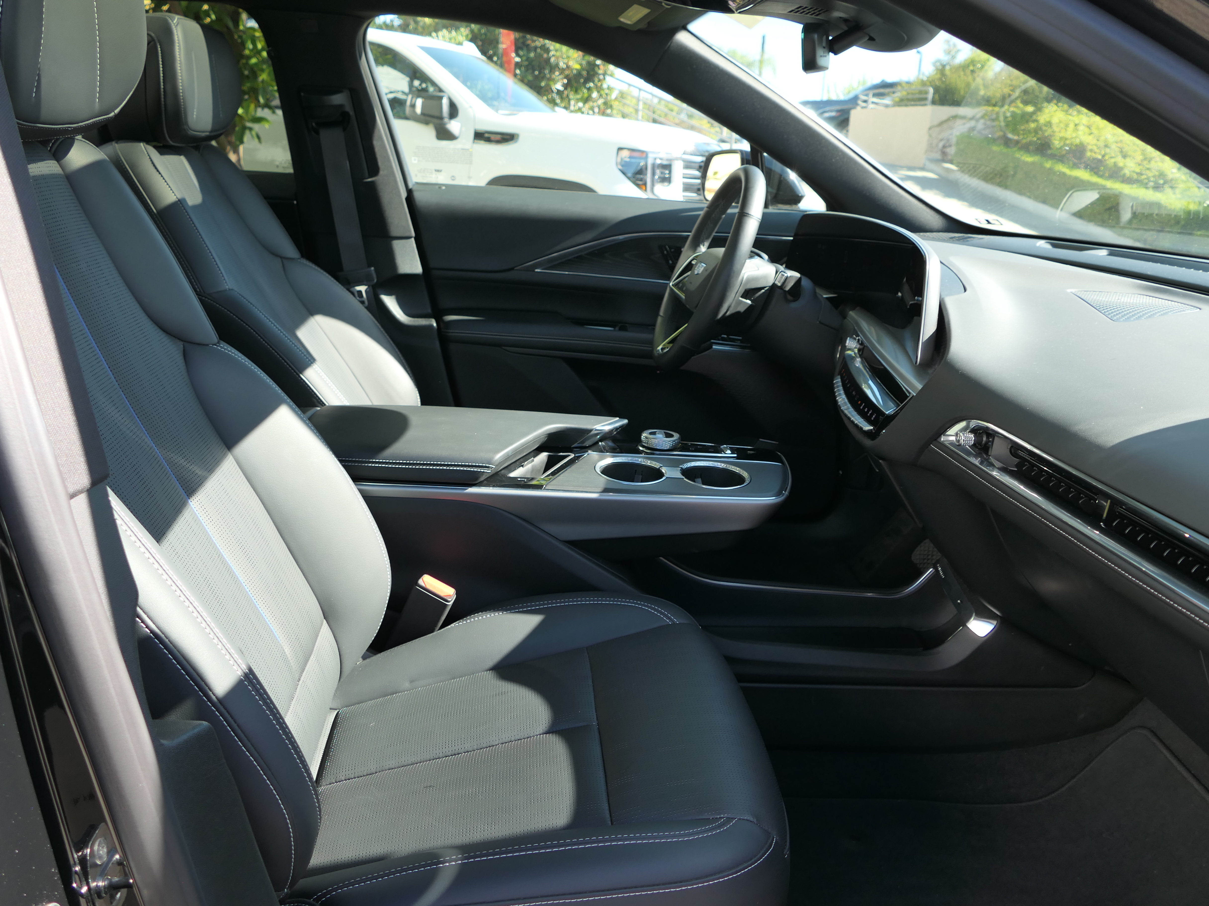 Certified 2024 Cadillac Lyriq Sport AWD/4WD image 28