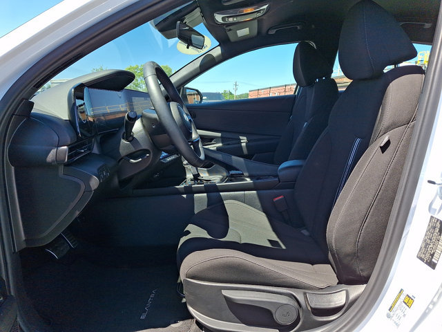 Certified 2025 Hyundai Elantra SEL FWD image 13