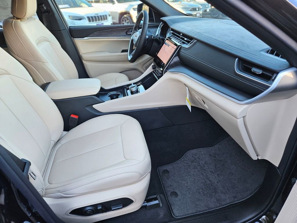 New 2025 Jeep Grand Cherokee Limited image 11