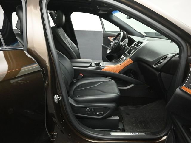 Used 2019 Lincoln Nautilus Reserve w/ Driver Assistance Package FWD image 30