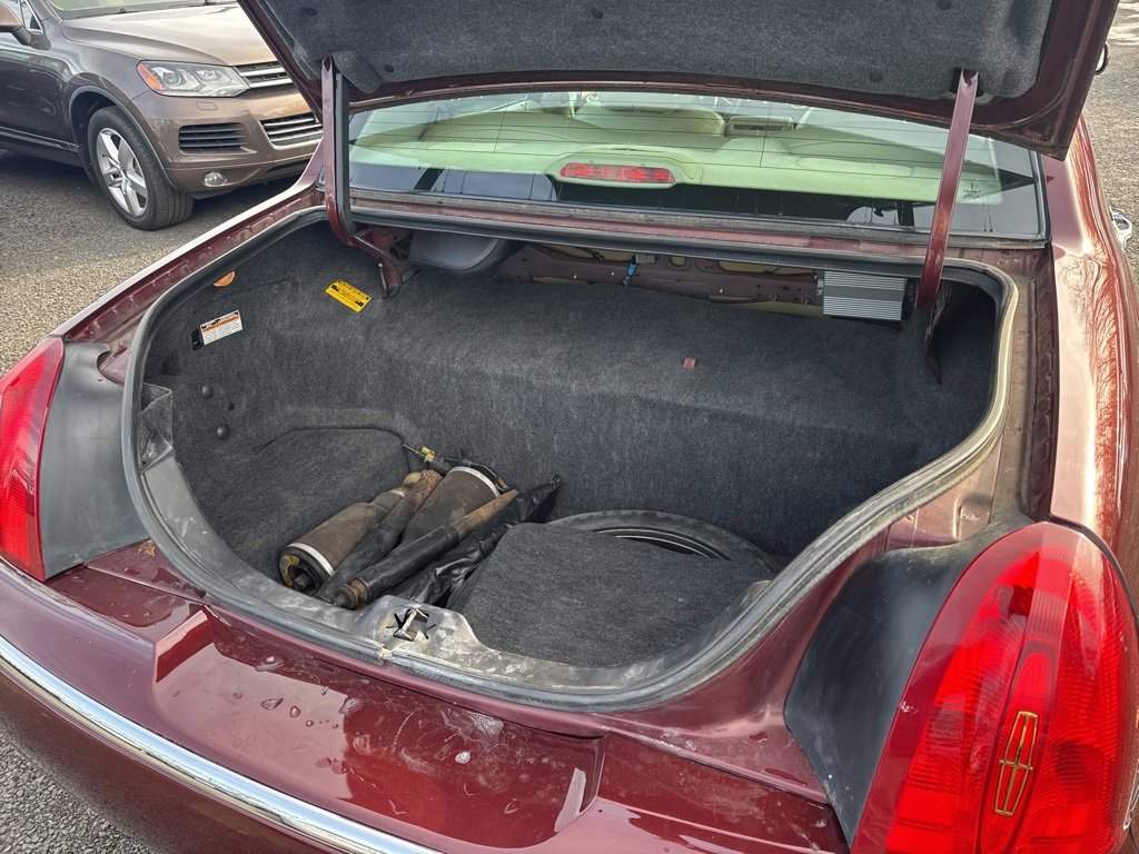 Used 2000 Lincoln Town Car Cartier image 43