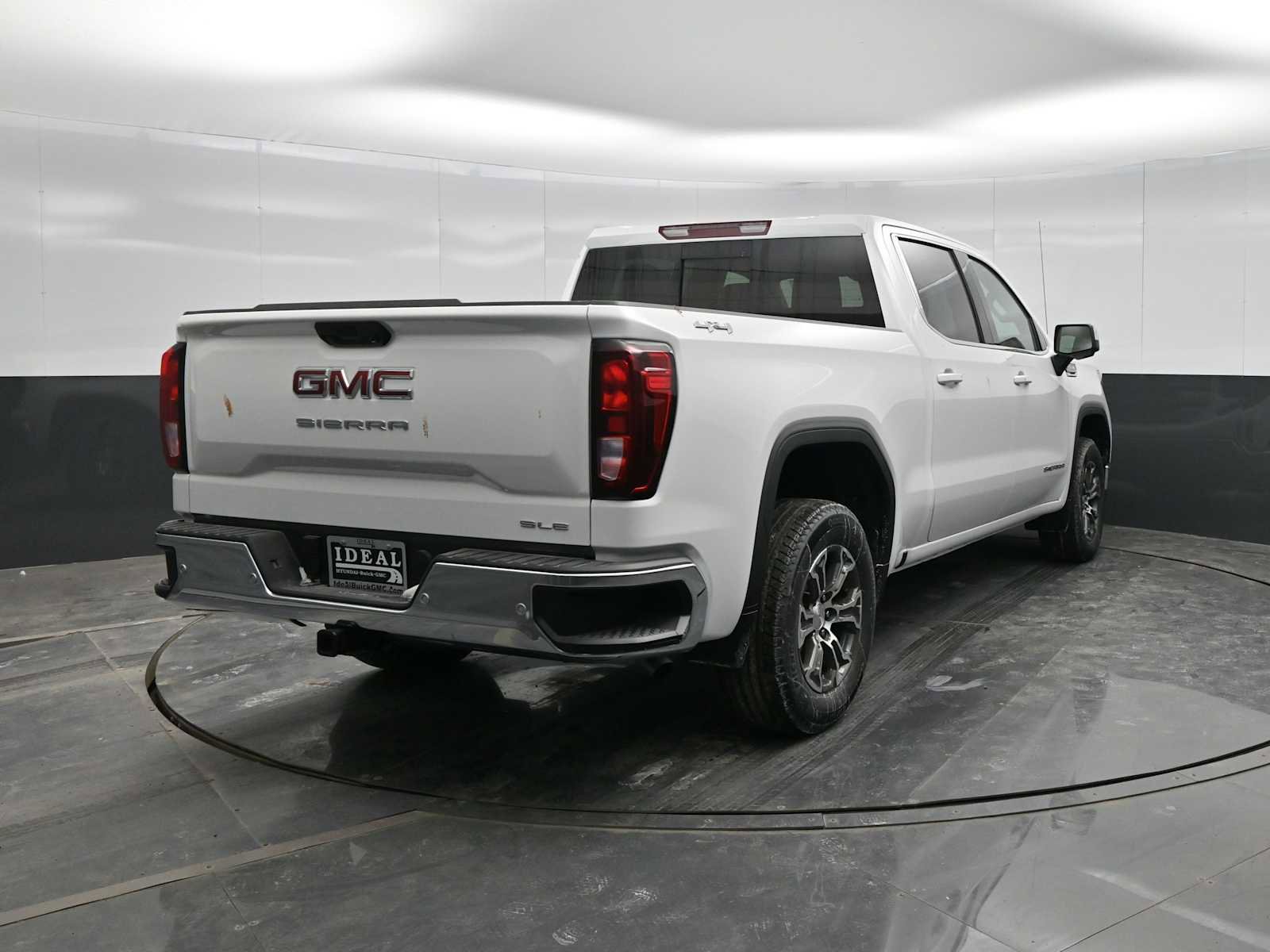 New 2026 GMC Sierra 1500 SLE w/ Preferred Package image 7