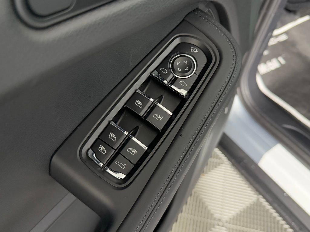 New 2026 Porsche Macan image 26