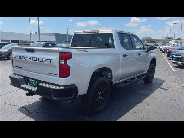 Certified 2022 Chevrolet Silverado 1500 Custom Trail Boss w/ LPO, Dark Essentials Package AWD/4WD image 8