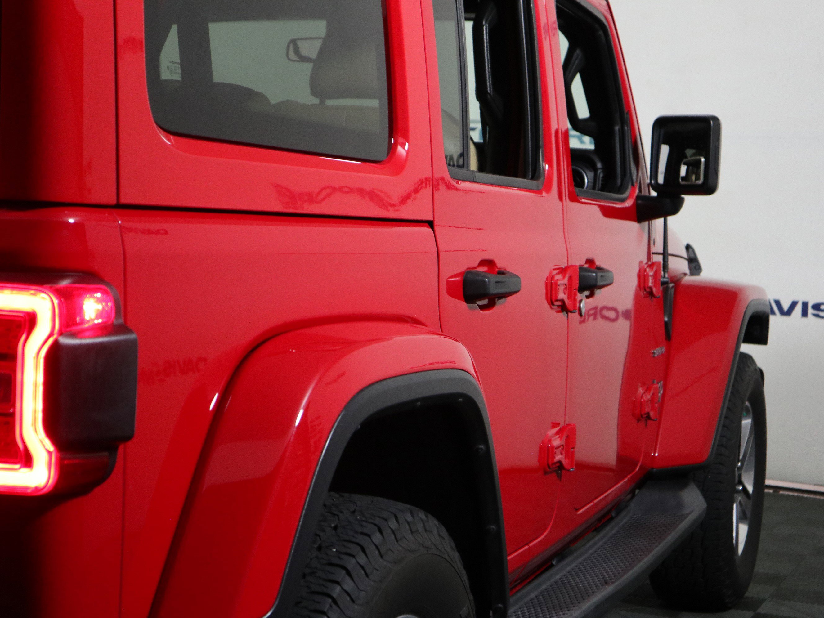 Used 2018 Jeep Wrangler Unlimited Sahara AWD/4WD image 5