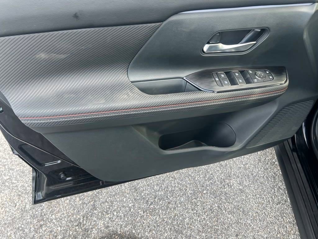 Used 2025 Nissan Kicks SR image 12