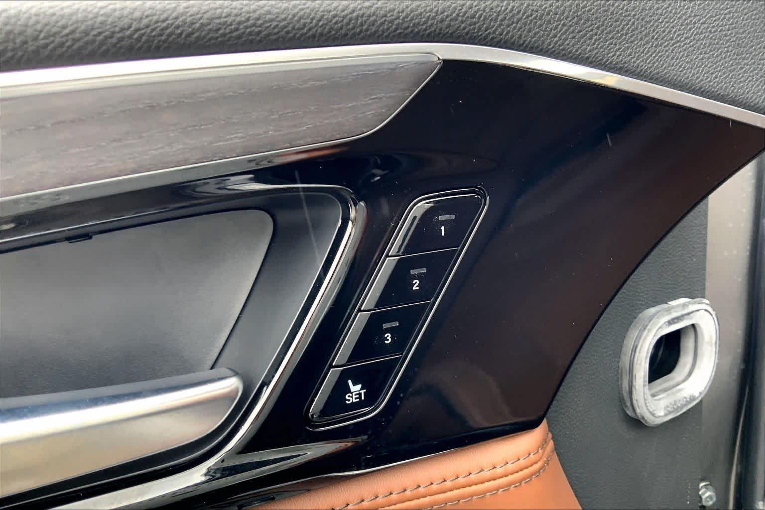 Certified 2023 Acura MDX SH-AWD w/ Advance Package image 32