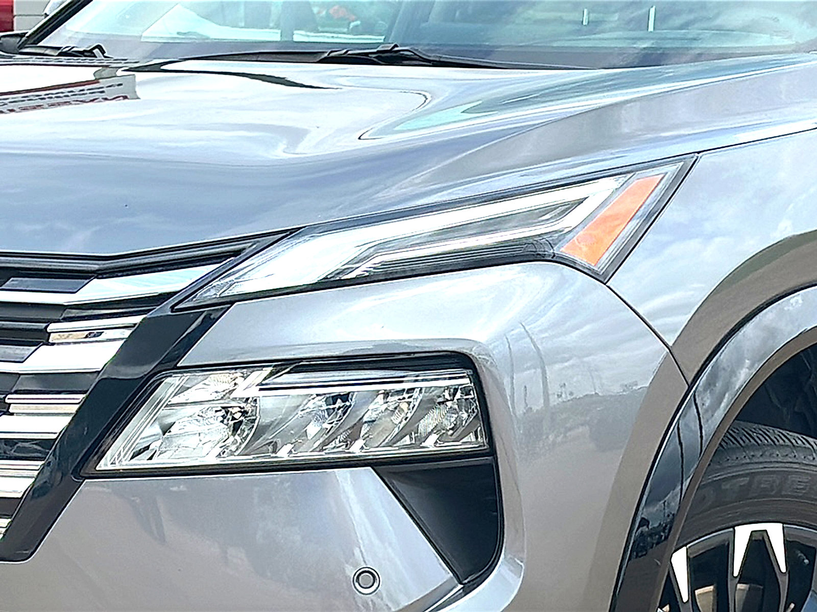 Certified 2025 Nissan Rogue Platinum w/ Tech Package FWD image 4