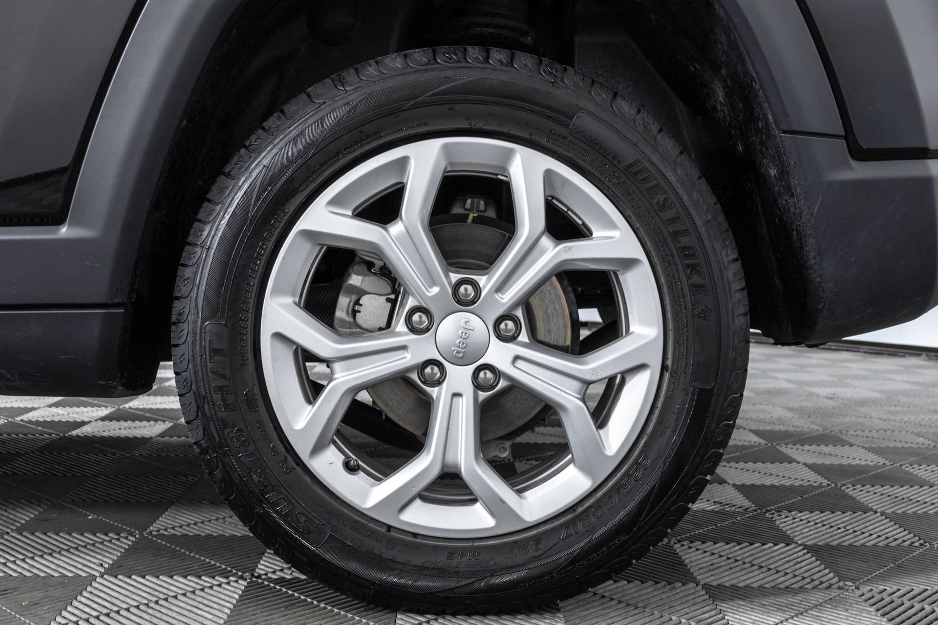 Used 2024 Jeep Compass Latitude AWD/4WD image 43