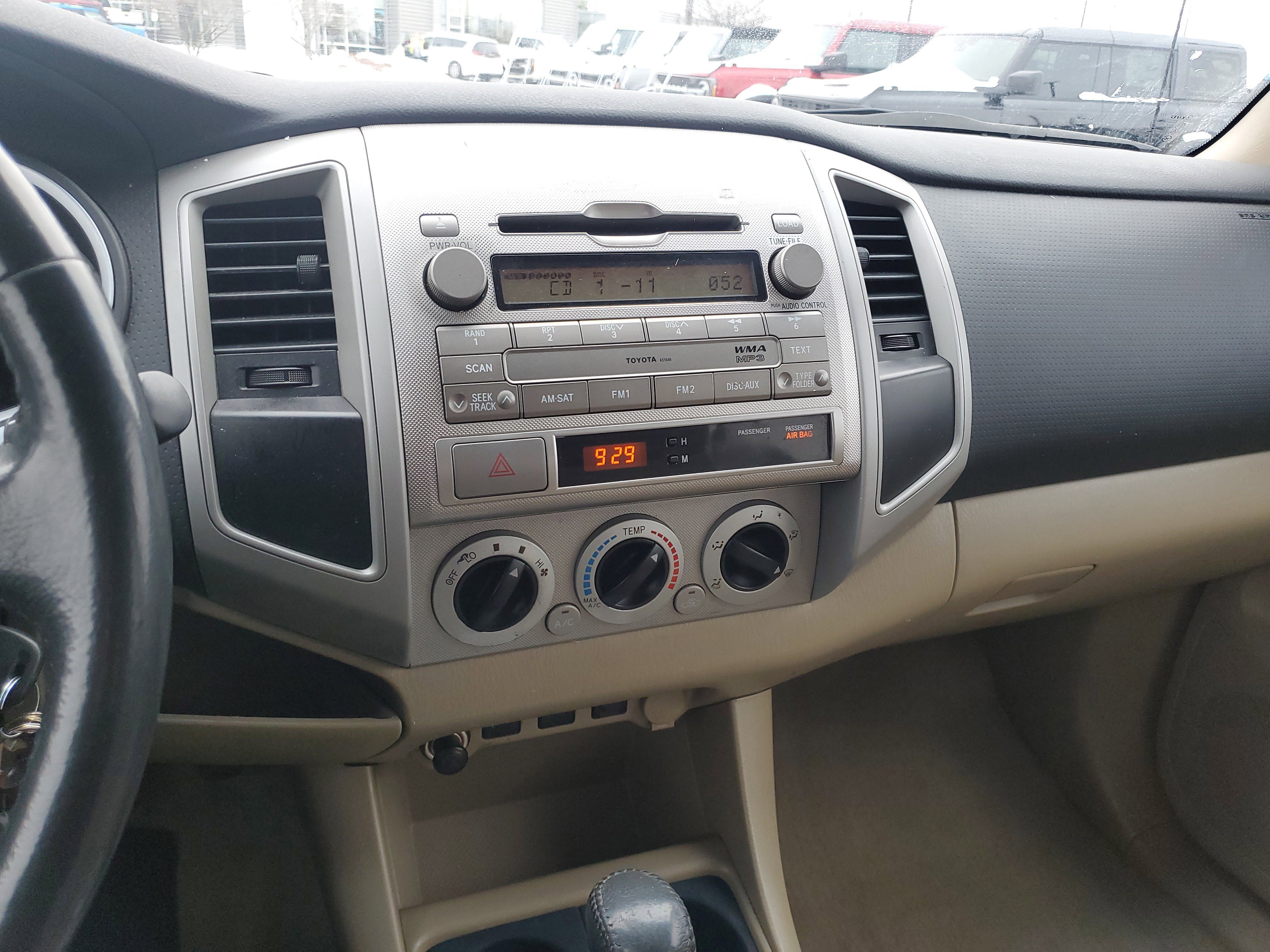 Used 2011 Toyota Tacoma PreRunner image 27