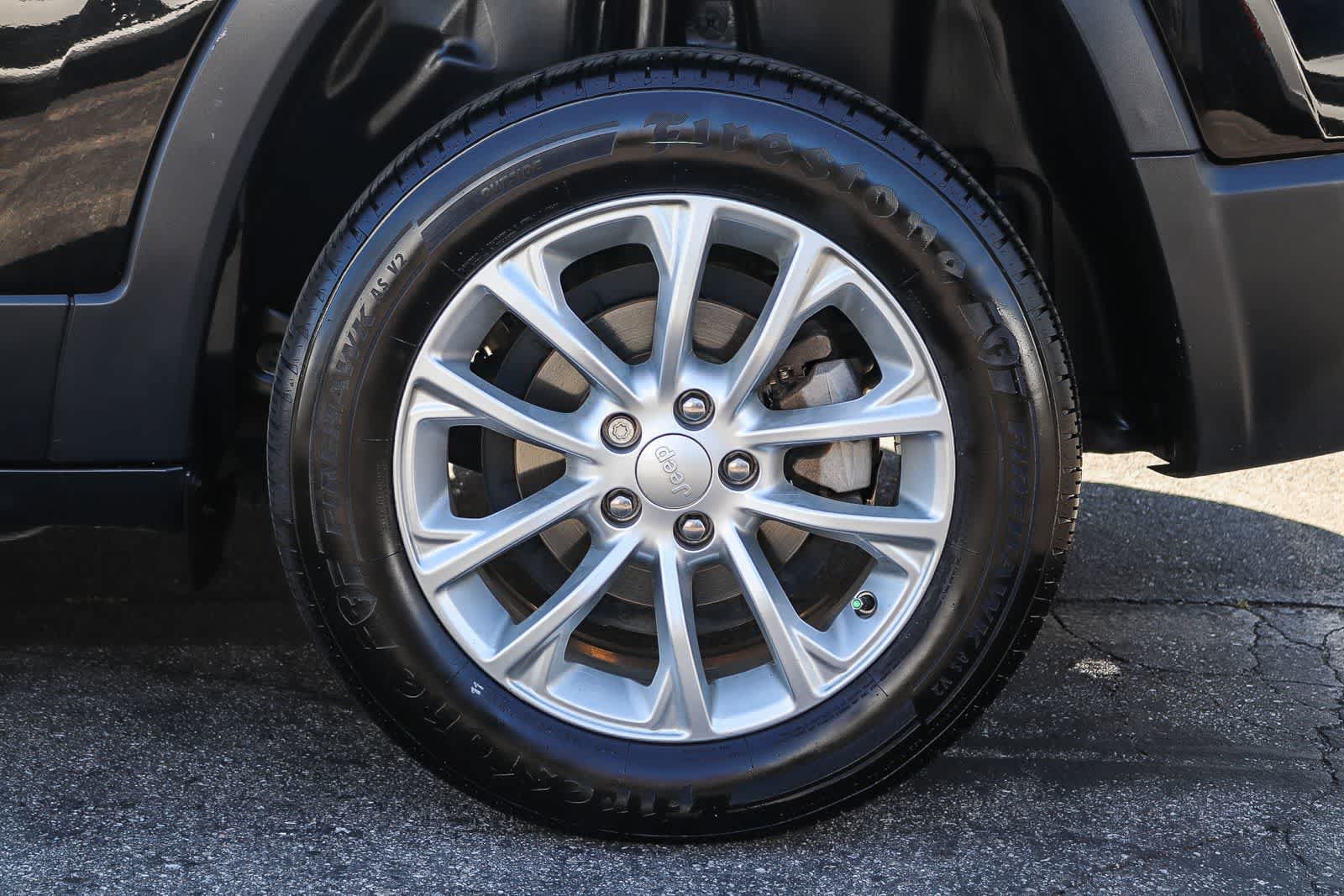 Used 2019 Jeep Cherokee Latitude w/ Popular Appearance Group FWD image 10