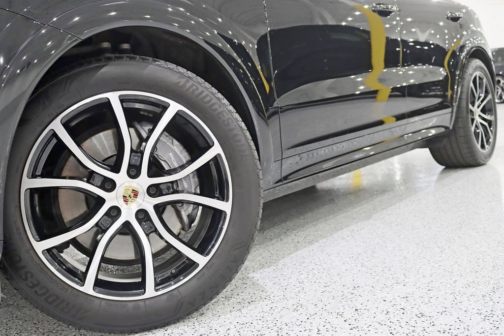 Used 2024 Porsche Cayenne Coupe AWD/4WD image 4